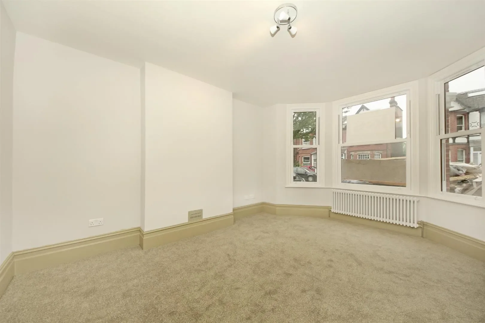 Flat Coldershaw Road in Greater London