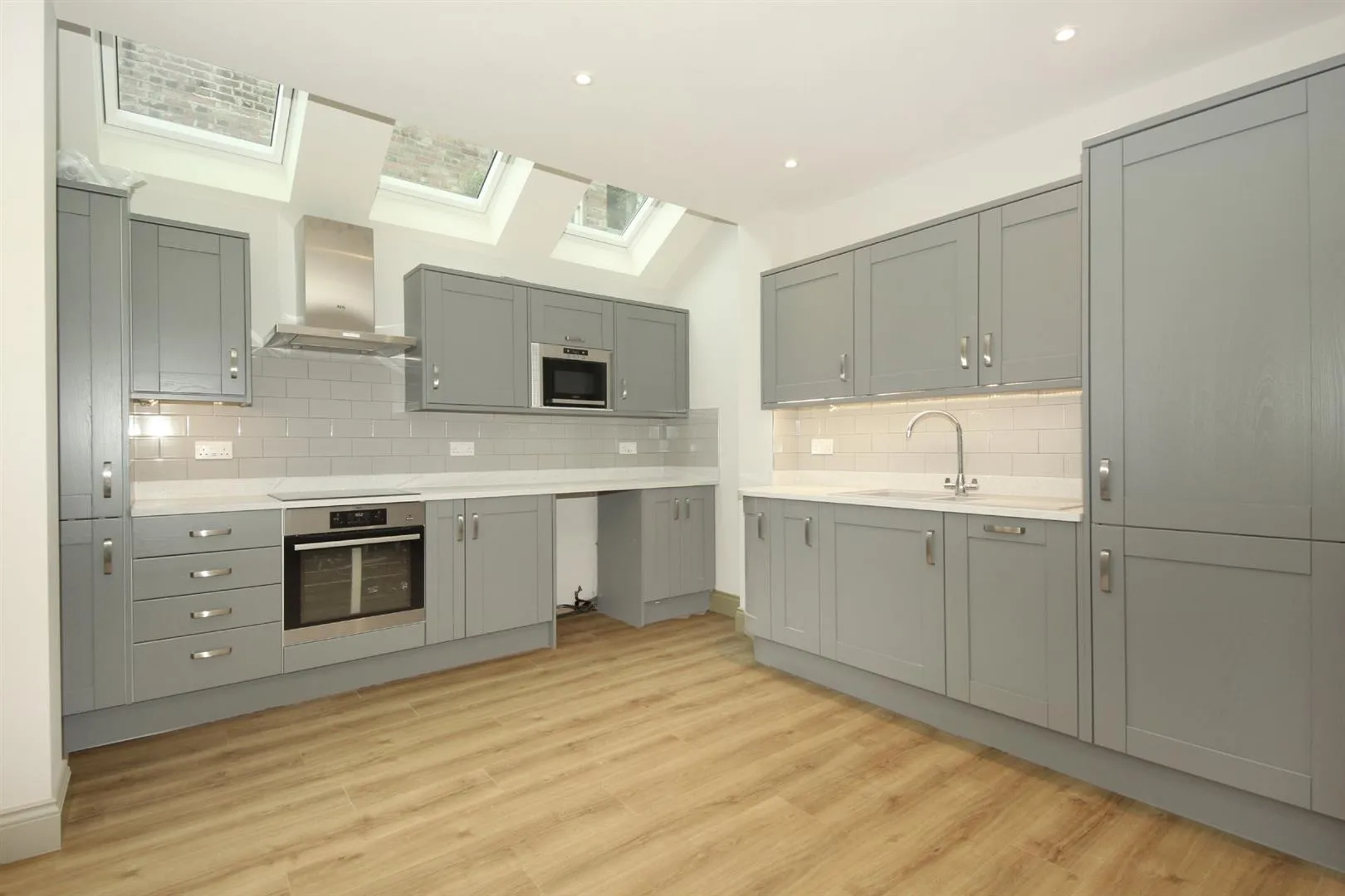 Flat Coldershaw Road in Greater London