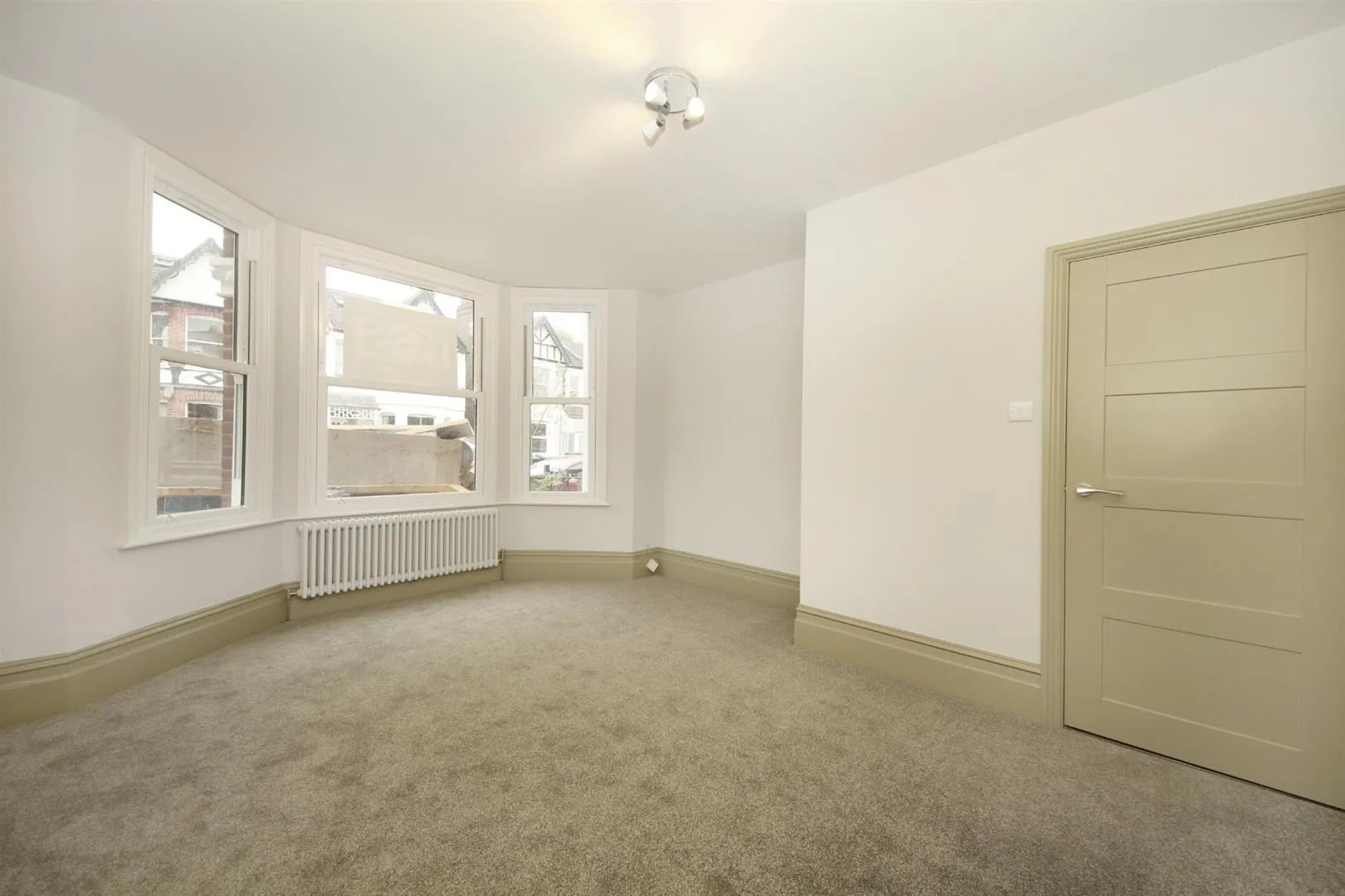 Flat Coldershaw Road in Greater London