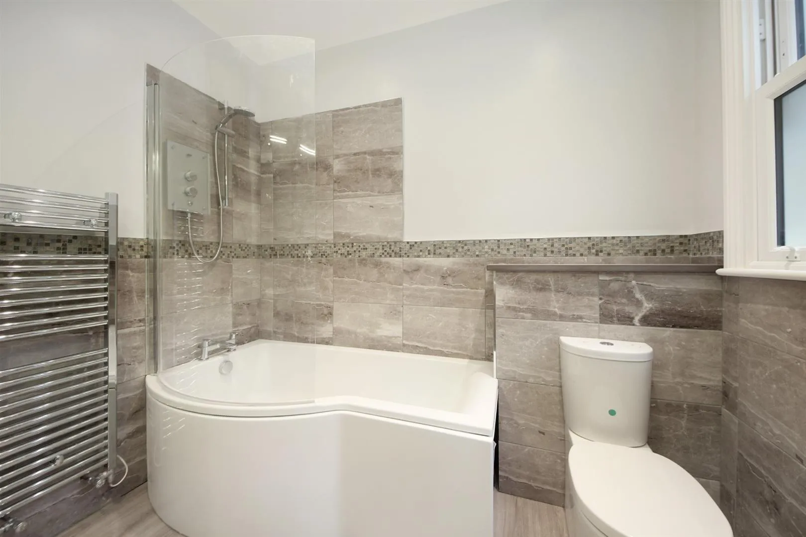 Flat Coldershaw Road in Greater London