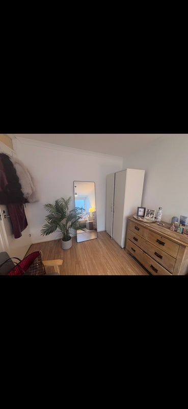 Flat Clarendon Walk in Greater London