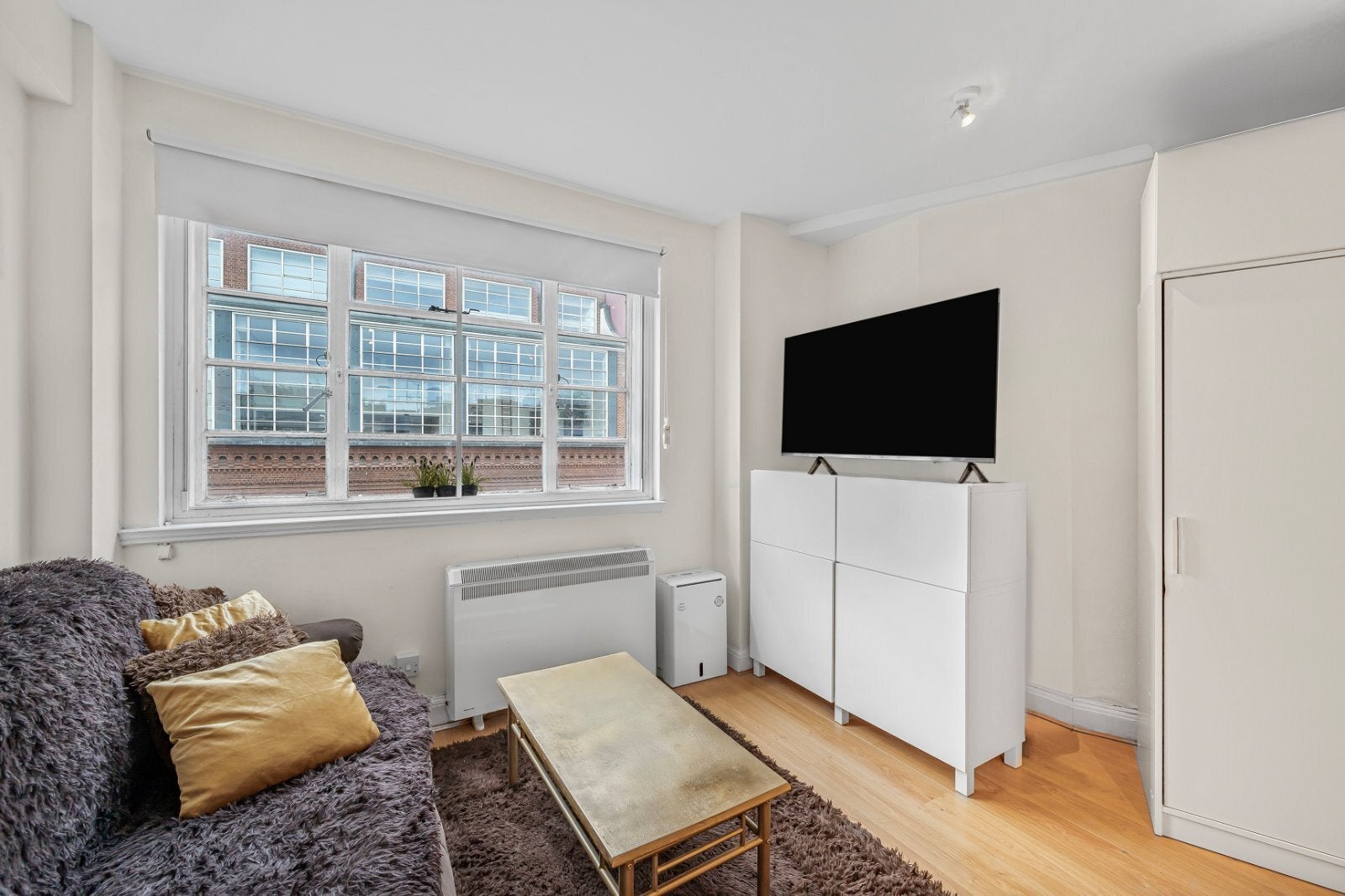 Flat Charing Cross Road in Greater London