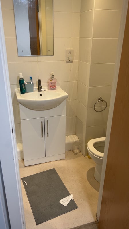Room Servia Road in Leeds