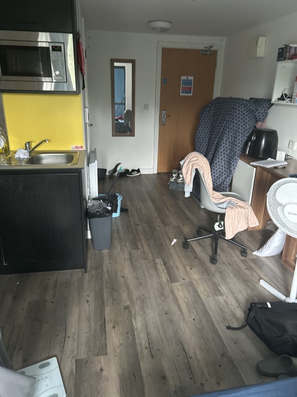 Room Servia Road in Leeds