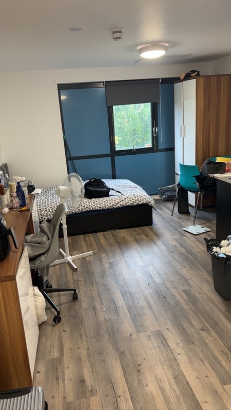 Room Servia Road in Leeds