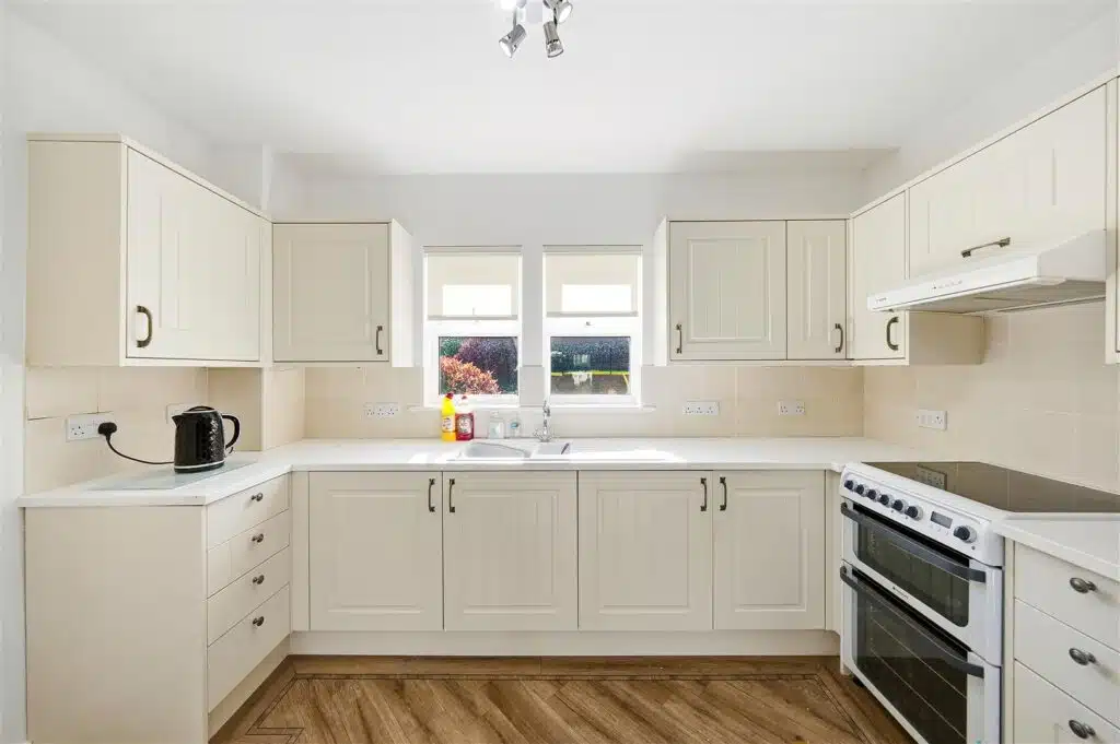 Flat Constance Grove in Dartford
