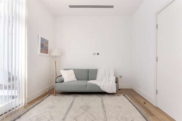 Flat Lovat Lane in City of London