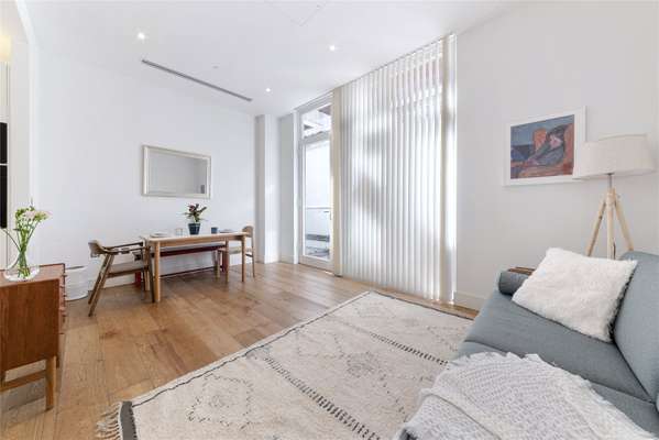 Flat Lovat Lane in City of London