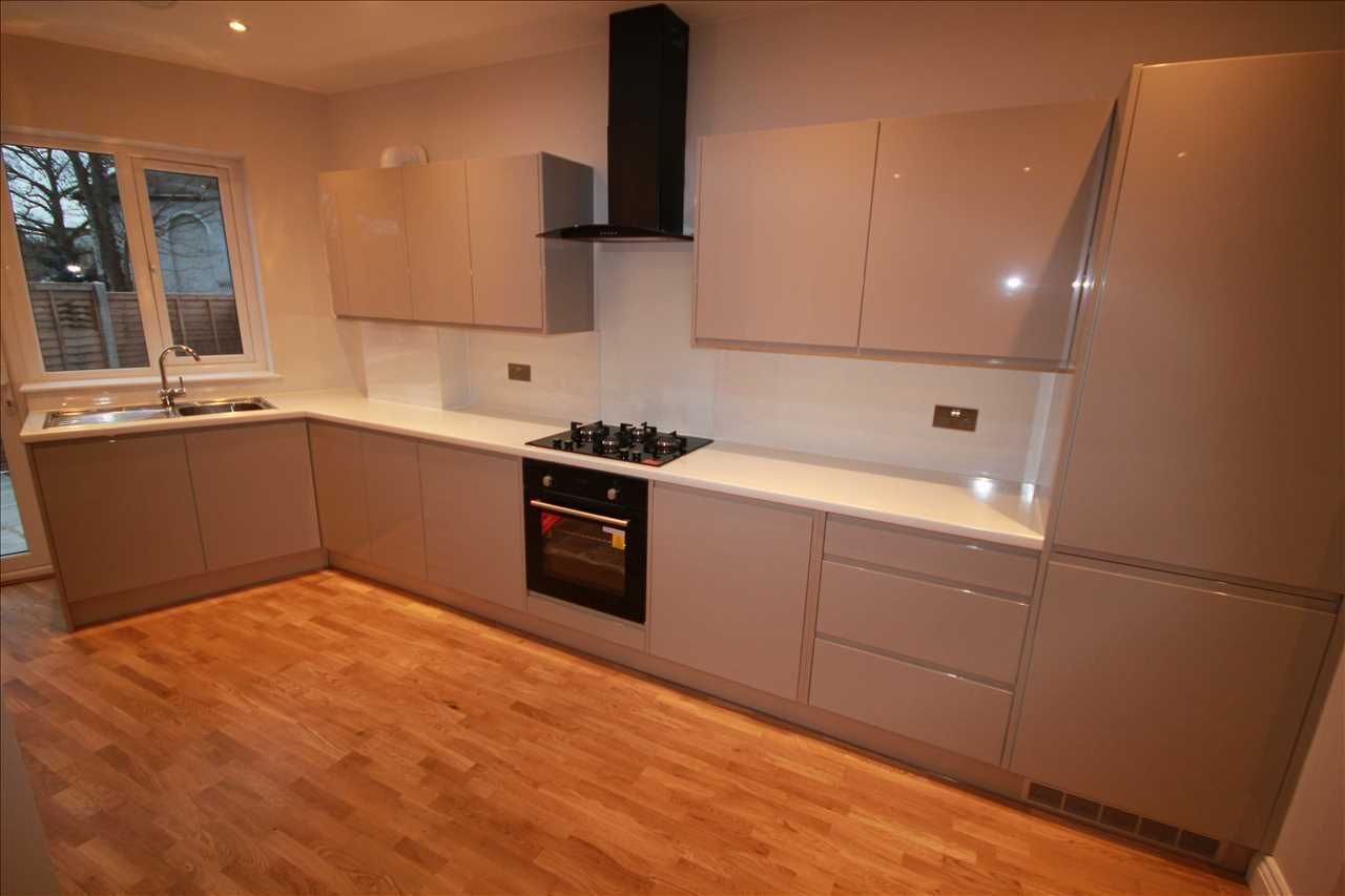 Flat Old Kenton Lane in Greater London