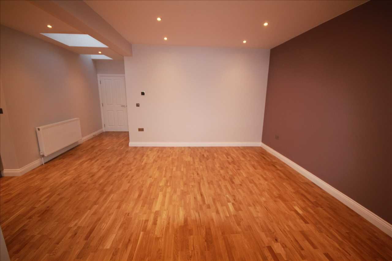 Flat Old Kenton Lane in Greater London