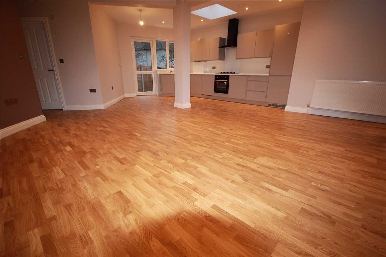 Flat Old Kenton Lane in Greater London