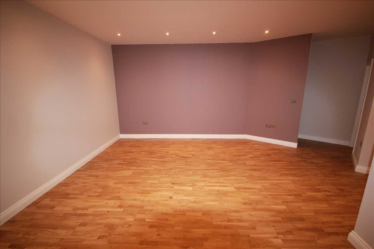 Flat Old Kenton Lane in Greater London
