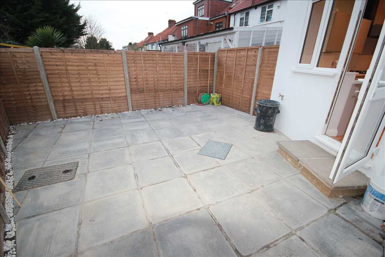 Flat Old Kenton Lane in Greater London