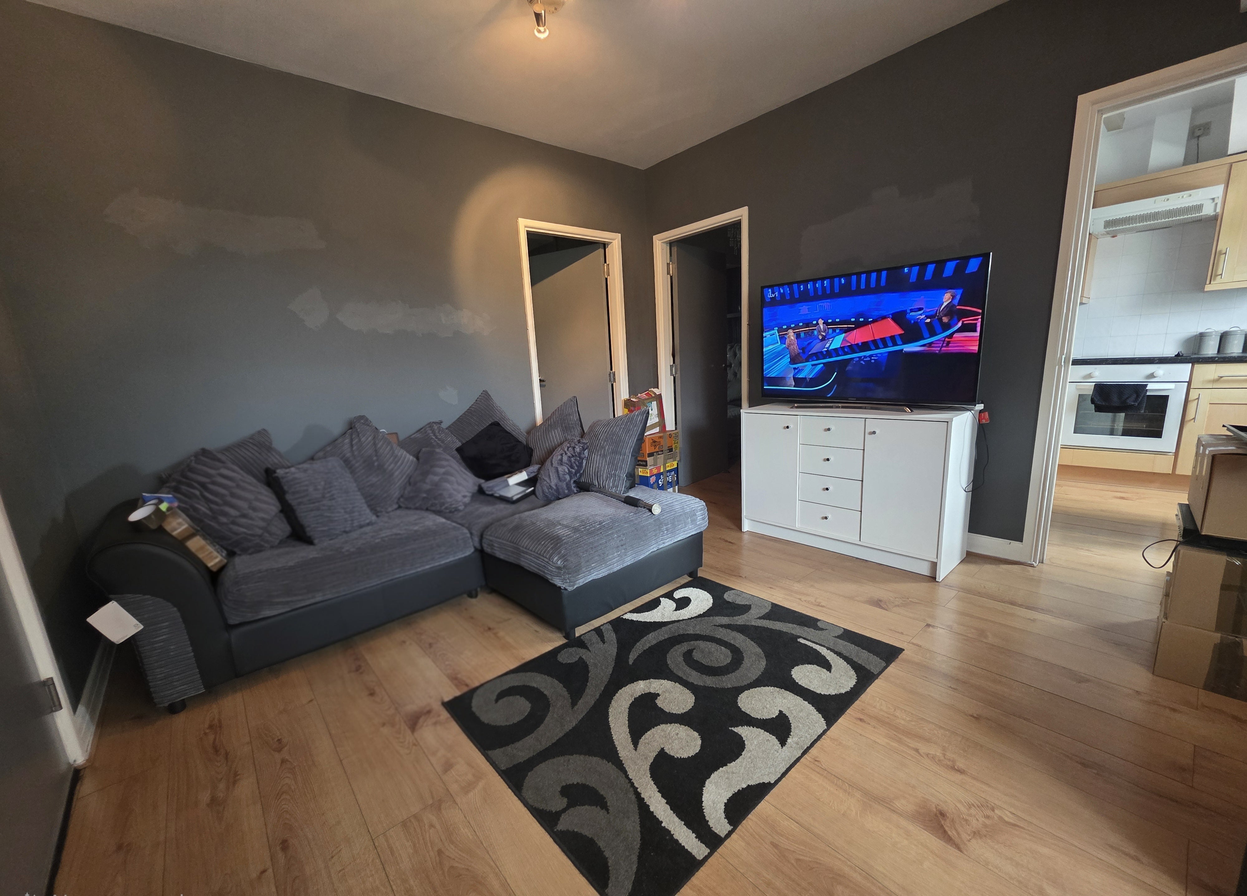 Flat Wickham Gardens in Wolverhampton