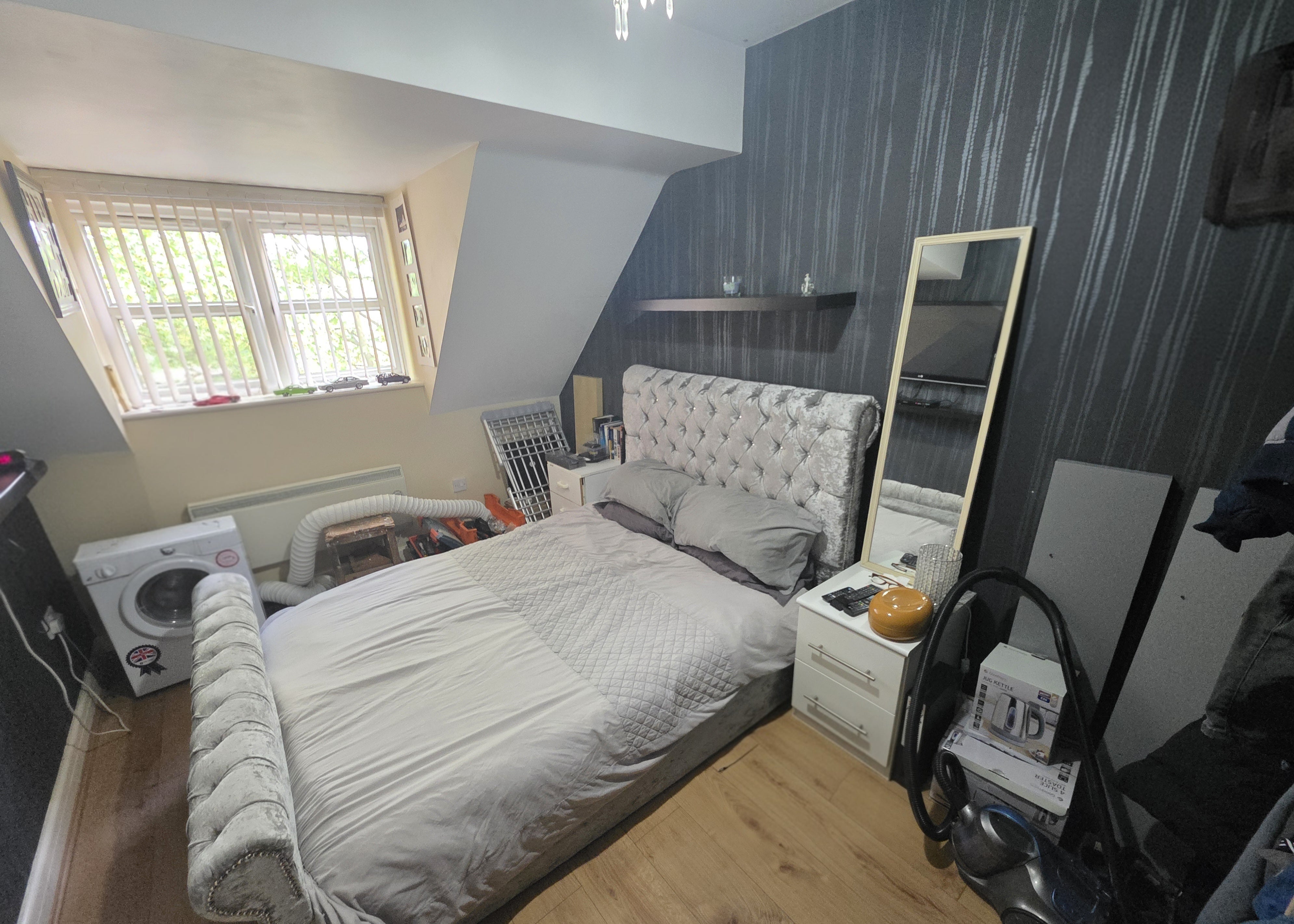 Flat Wickham Gardens in Wolverhampton