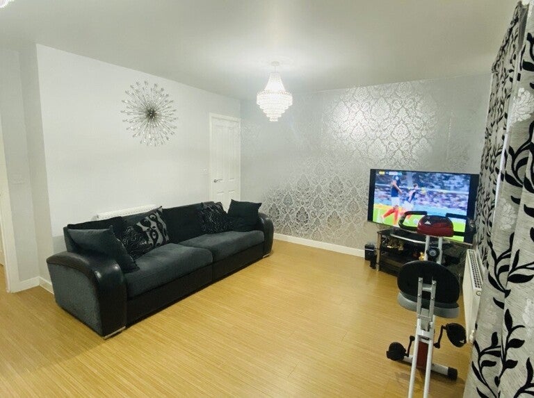House Regna Close in Greater London