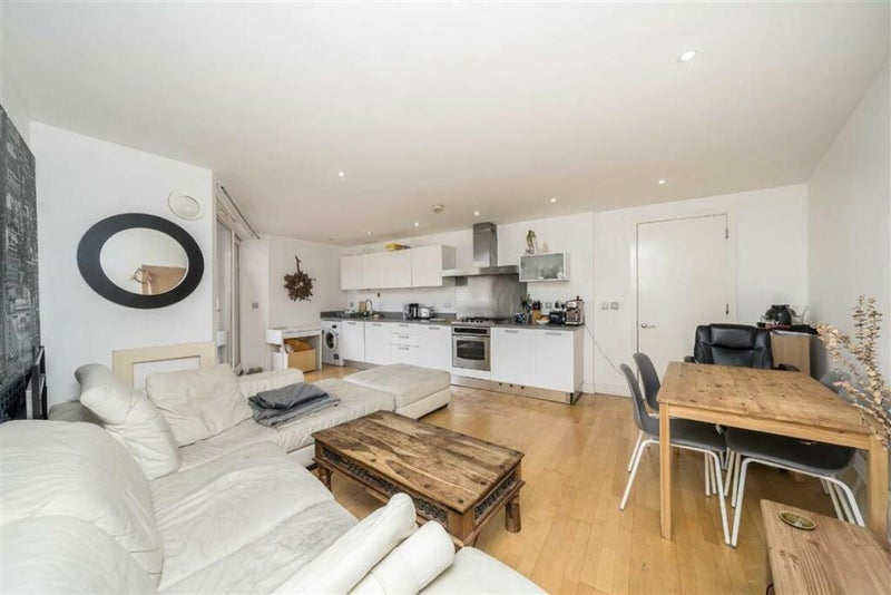 Room Decima Street in Greater London