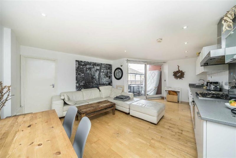 Room Decima Street in Greater London