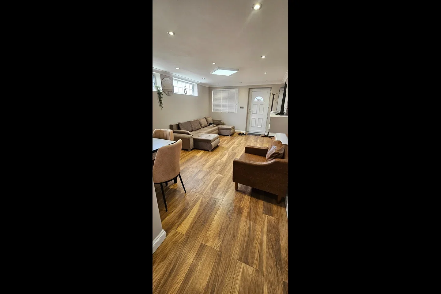 Flat Oakley Avenue in Greater London