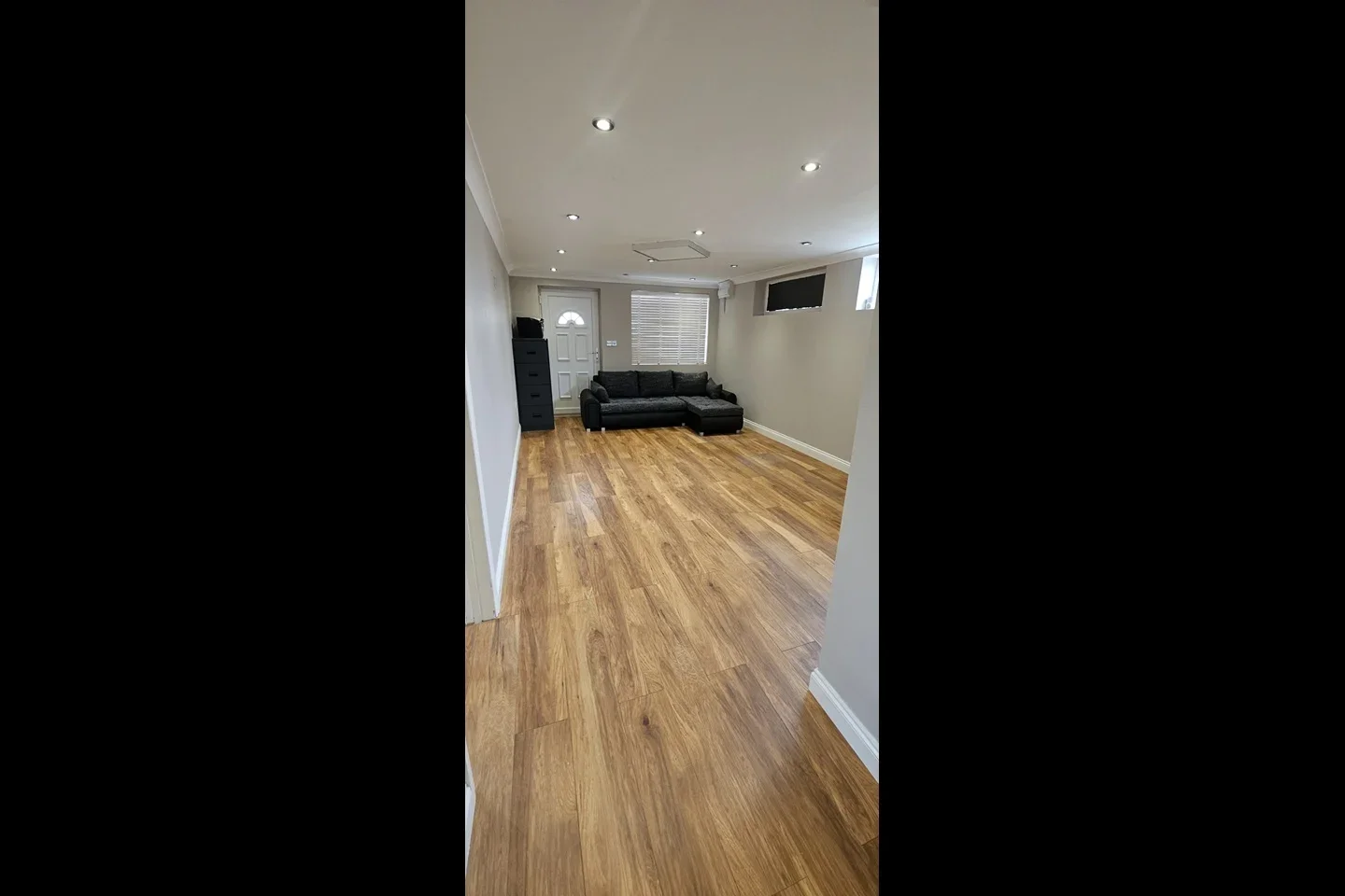 Flat Oakley Avenue in Greater London