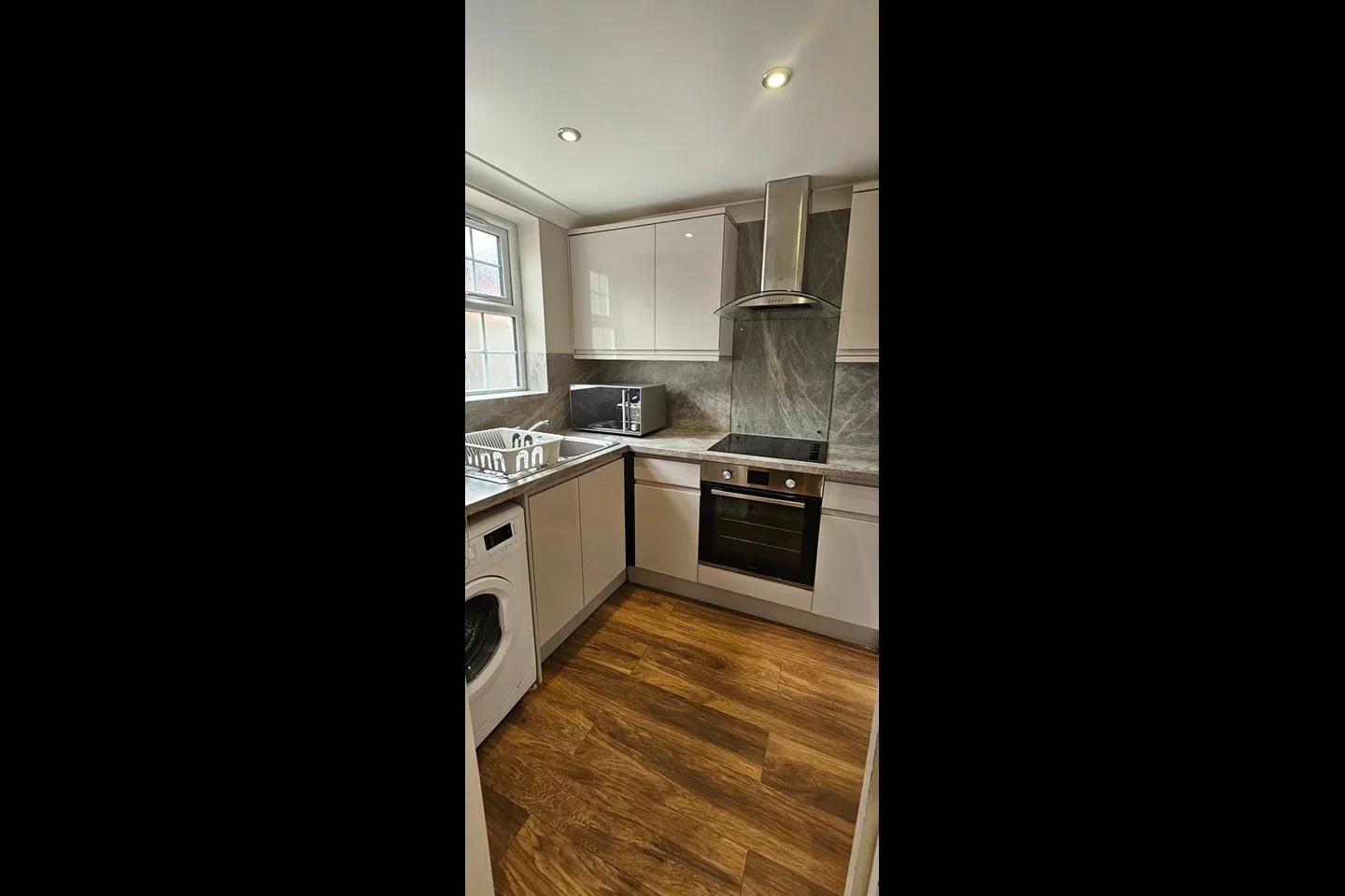 Flat Oakley Avenue in Greater London