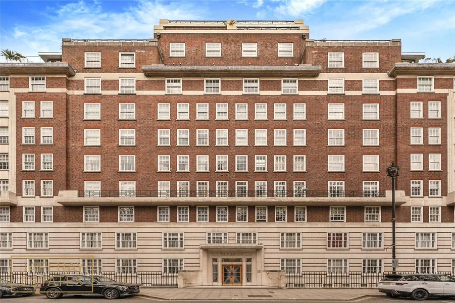 Flat Portman Square in City of Westminster