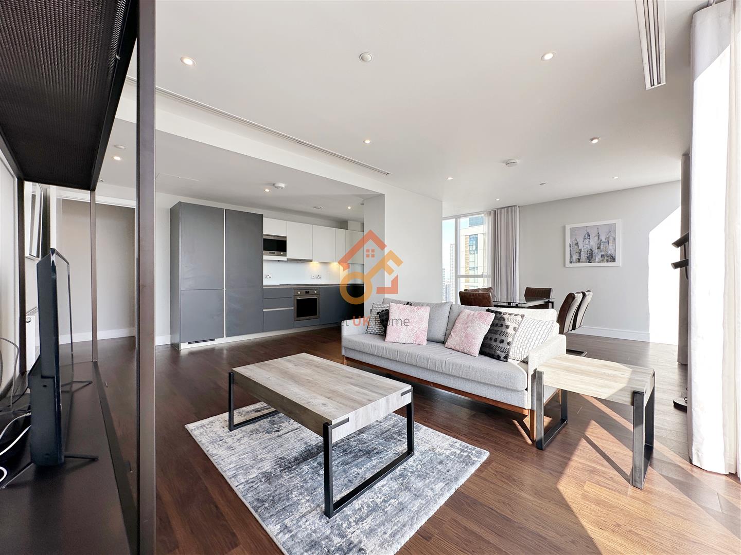 Flat Harbour Way in Greater London