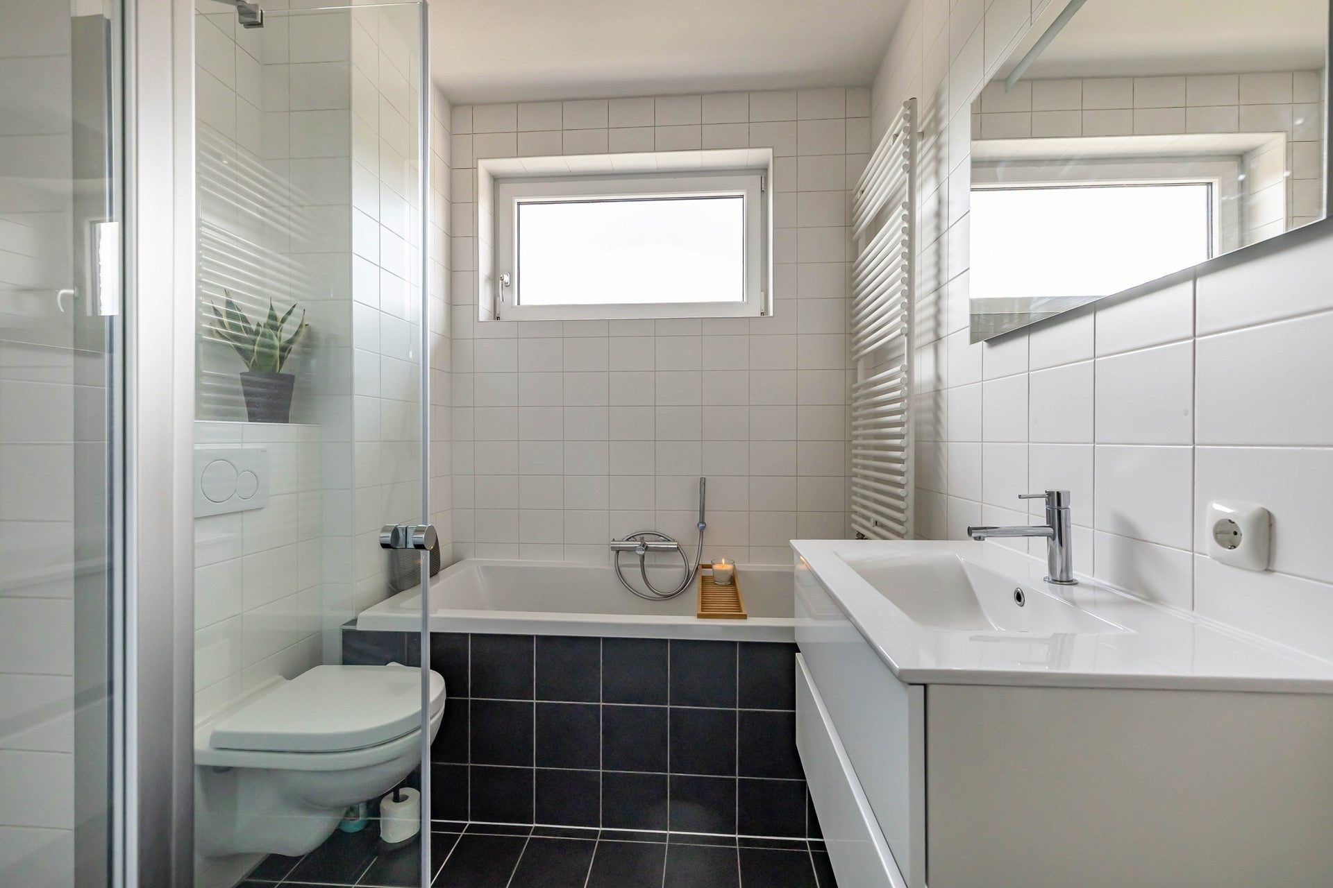 Tussenwoning te koop: Walviuslaan 4, Marum