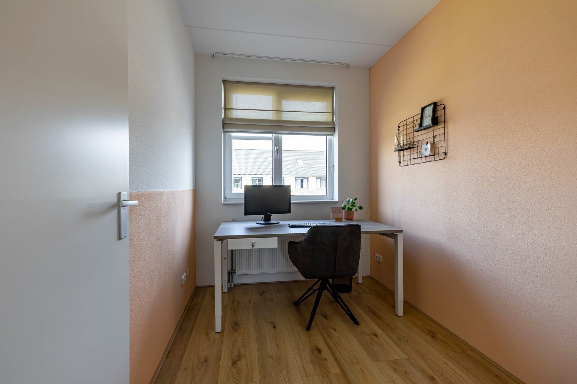 Tussenwoning te koop: Walviuslaan 4, Marum