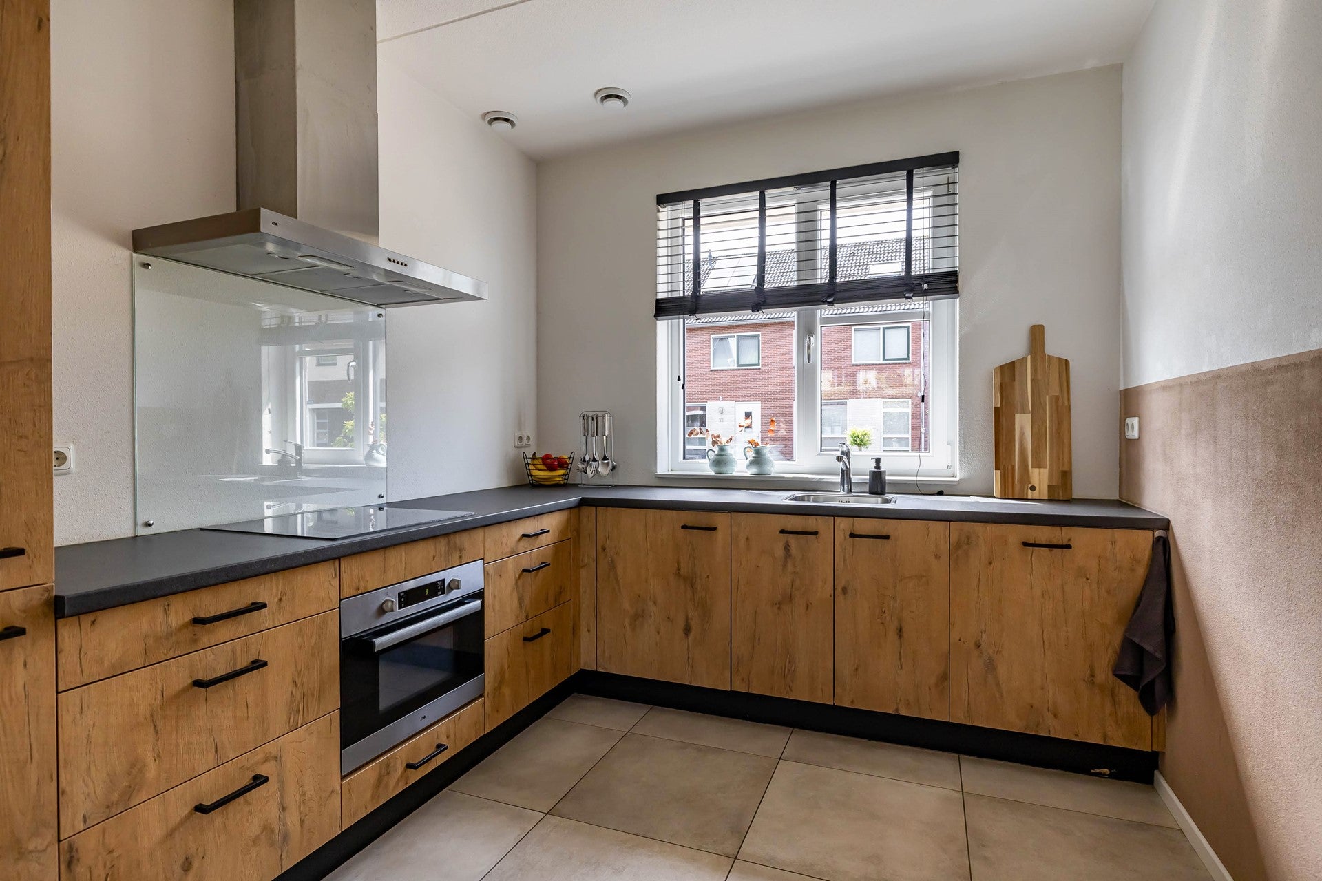 Tussenwoning te koop: Walviuslaan 4, Marum