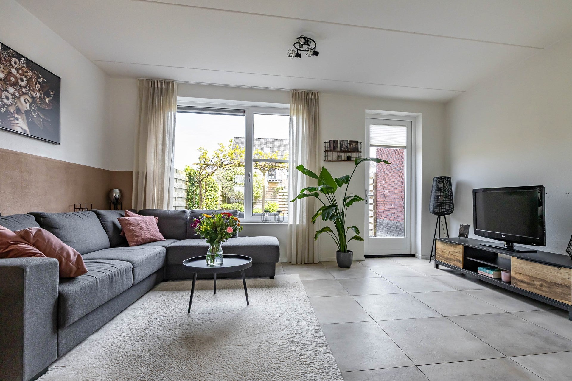 Tussenwoning te koop: Walviuslaan 4, Marum