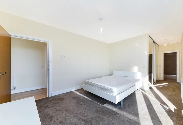 Flat Glenthorne Road in Greater London