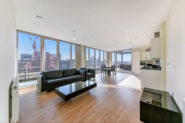 Flat Glenthorne Road in Greater London