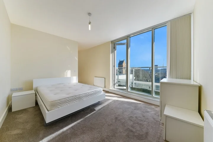 Flat Glenthorne Road in Greater London