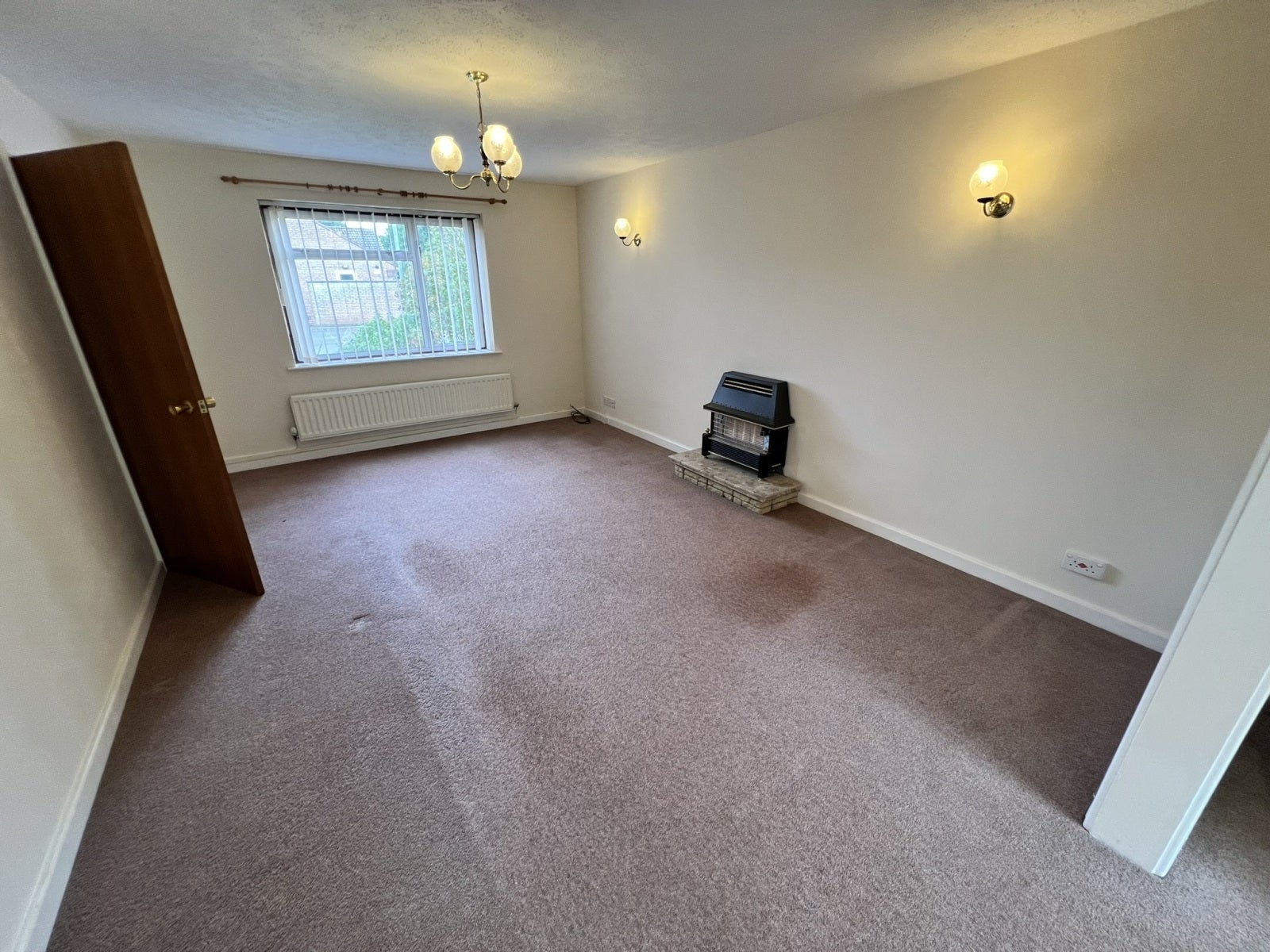 House Dovetons Drive in Williton