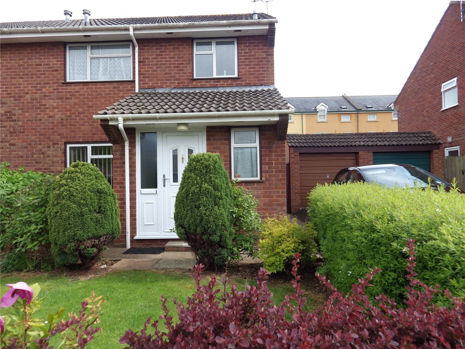 House Dovetons Drive in Williton