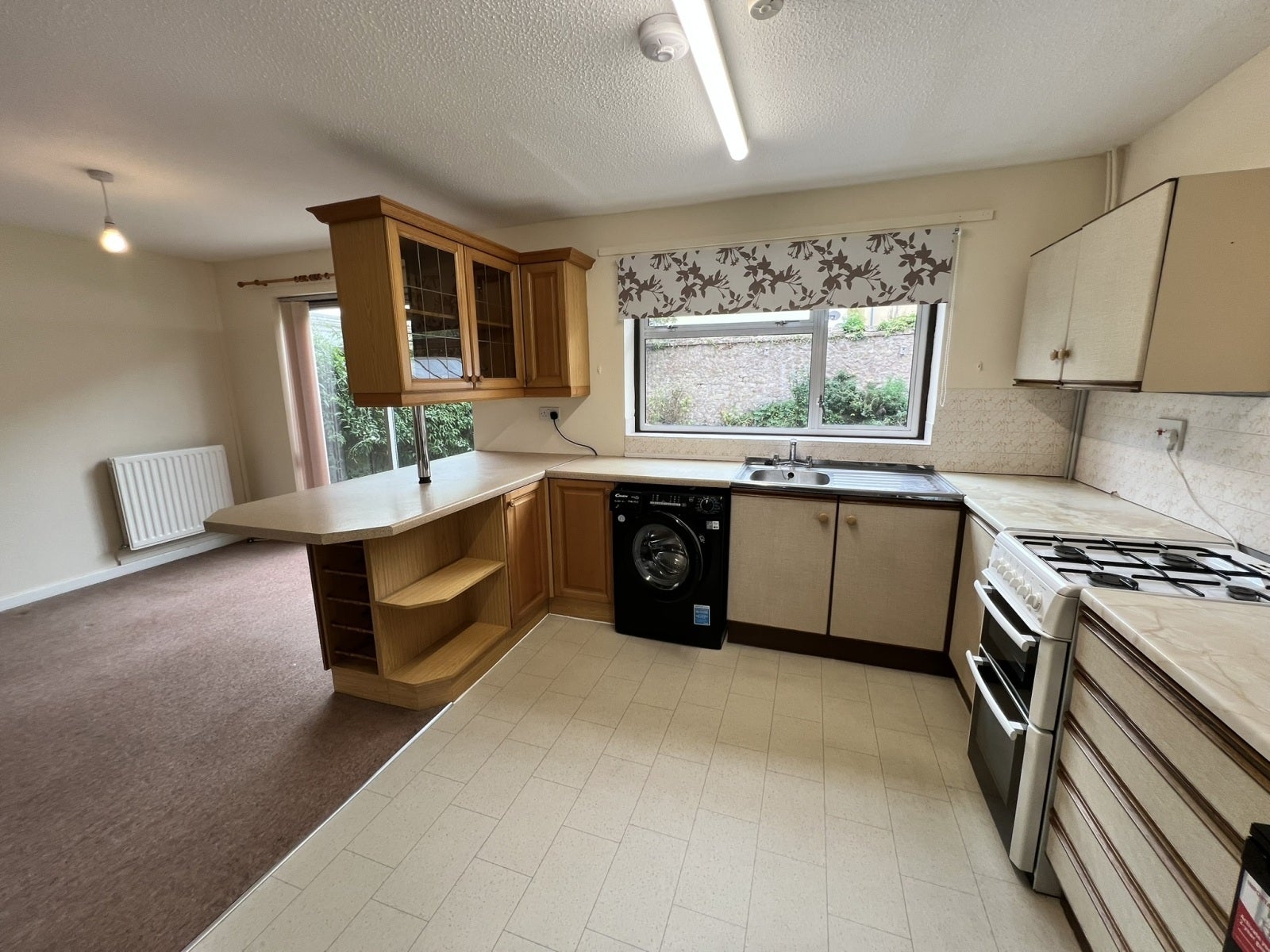 House Dovetons Drive in Williton