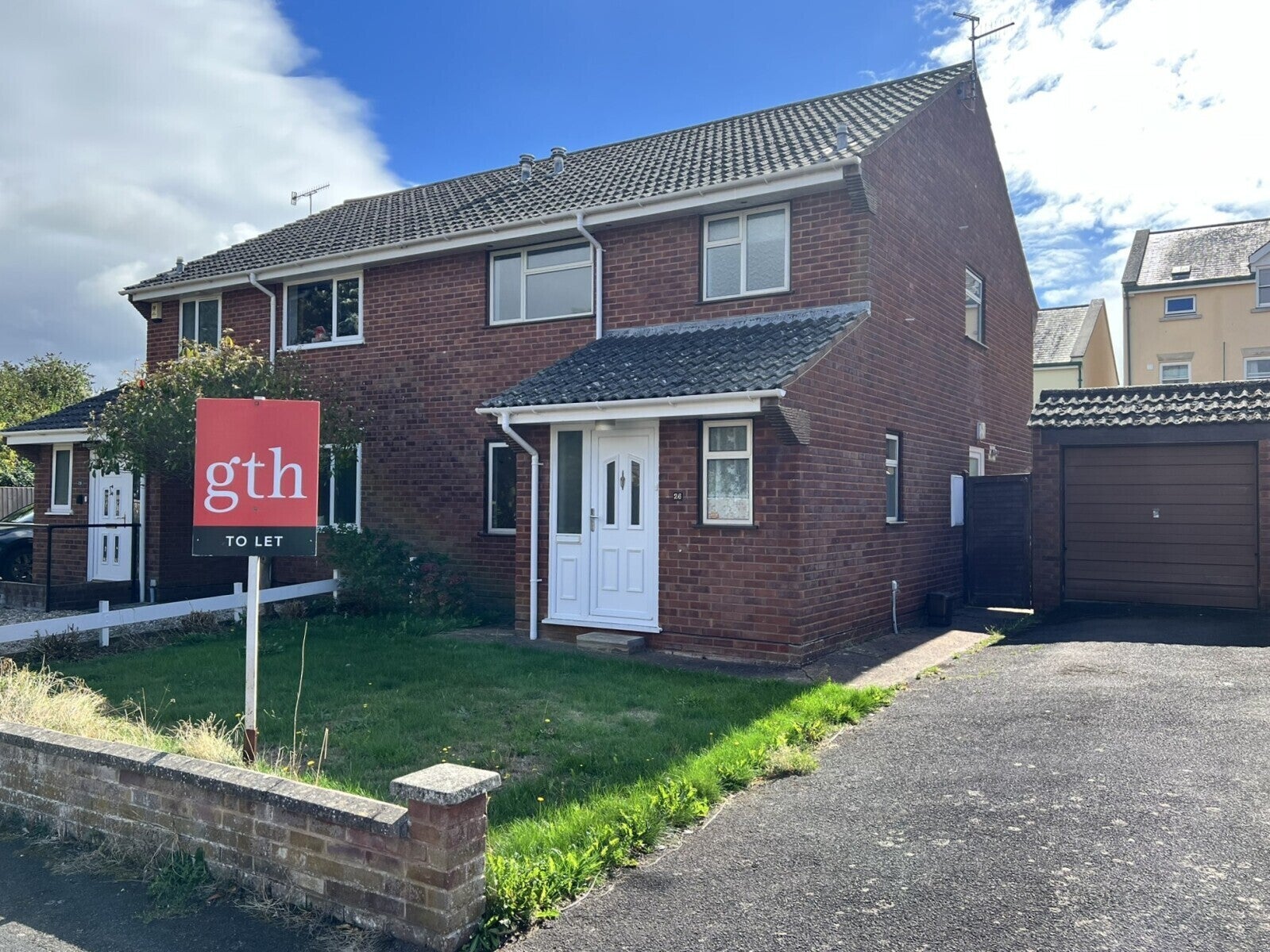 House Dovetons Drive in Williton
