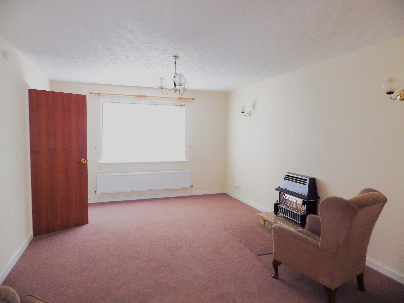 House Dovetons Drive in Williton