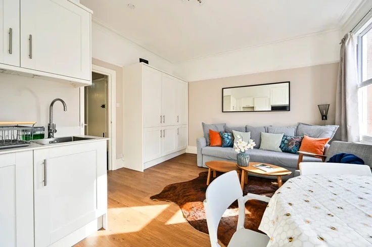 Flat Waldemar Avenue in Greater London