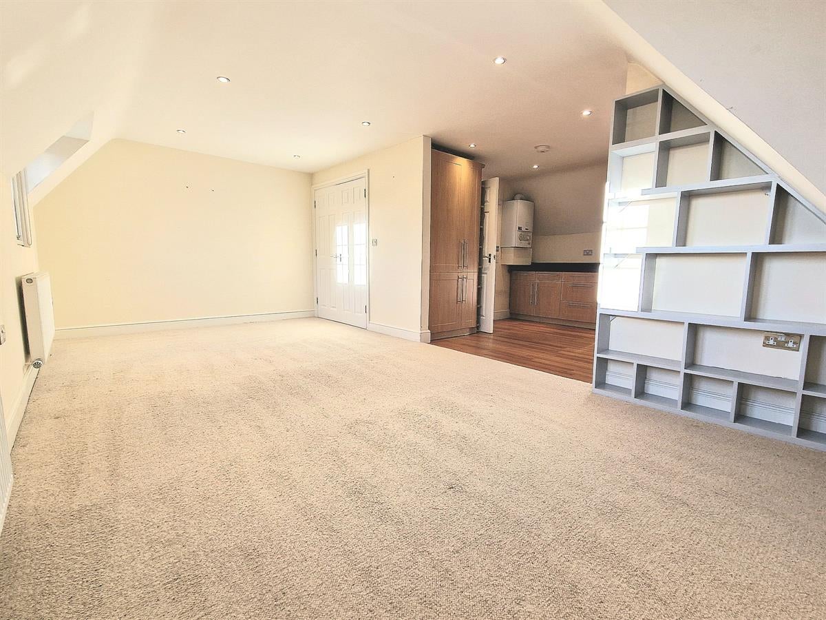 Flat Tilford Road in Waverley
