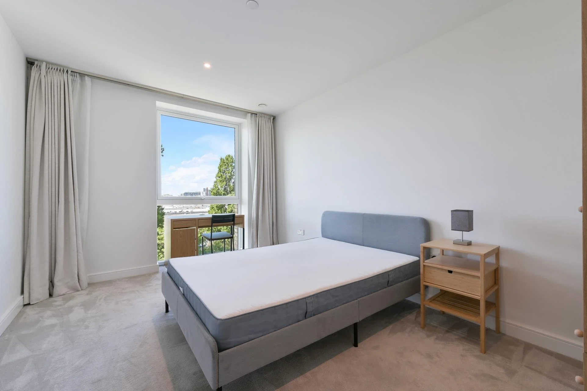 Flat Abbeydale Road in Greater London