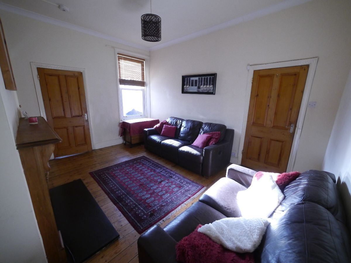 Flat Fairfield Road in Newcastle upon Tyne