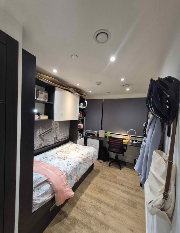 Room Westminster Bridge Road in Greater London