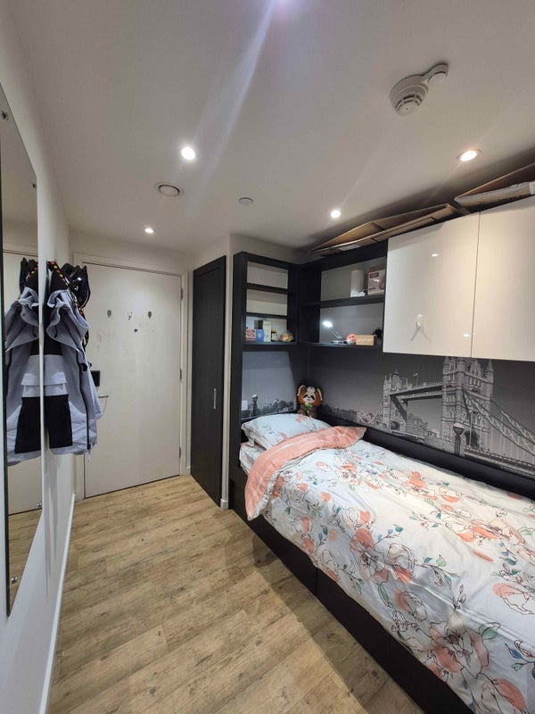 Room Westminster Bridge Road in Greater London