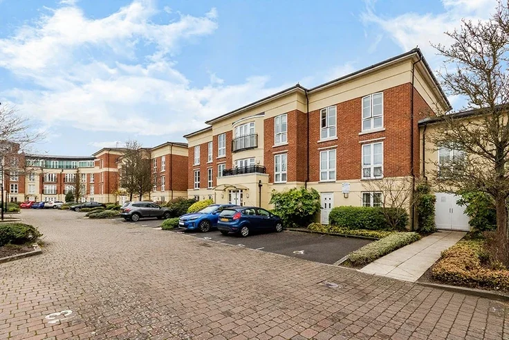 Flat Clarence Road in Windsor