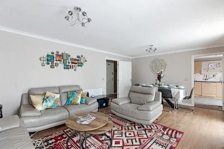 Flat Clarence Road in Windsor