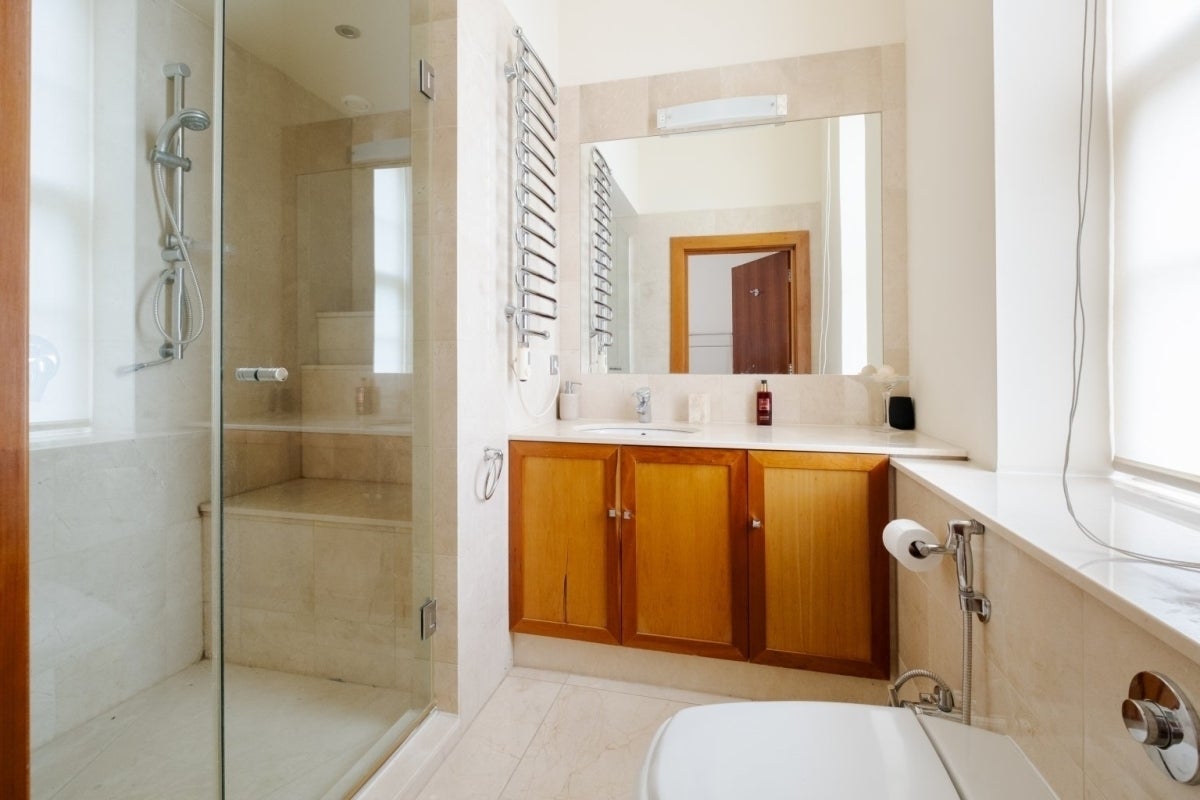 Flat Princess Park Manor in Greater London