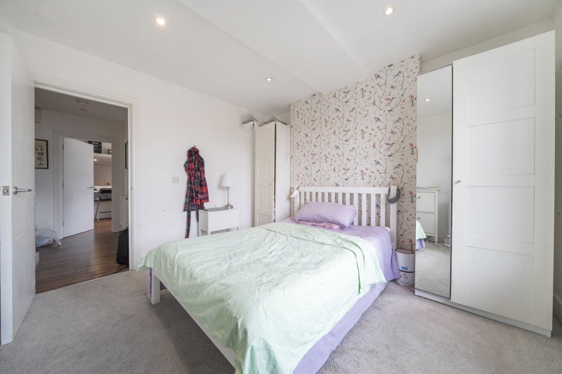 Room Trafalgar Road in Greater London