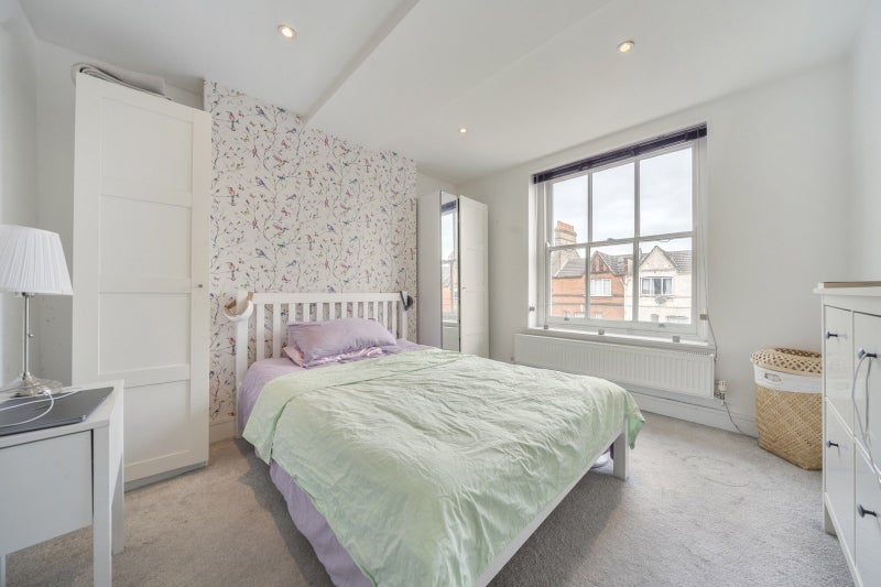 Room Trafalgar Road in Greater London
